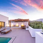 Manos Villa