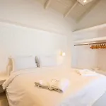 Manos Villa *