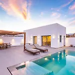 Manos Villa