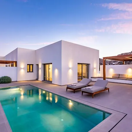 Manos Villa